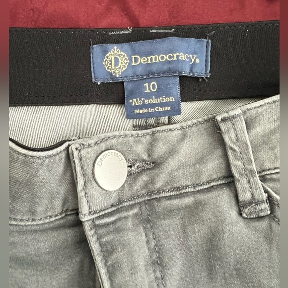DEMOCRACY Ab Solution skinny crop jeans with embellishments near the hem. EUC 10 - Picture 9 of 10